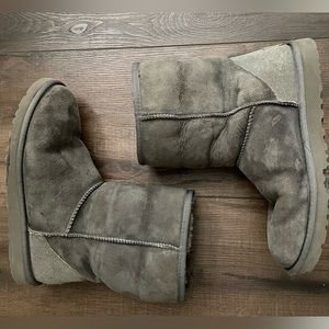 Ugh Classic Short Boot